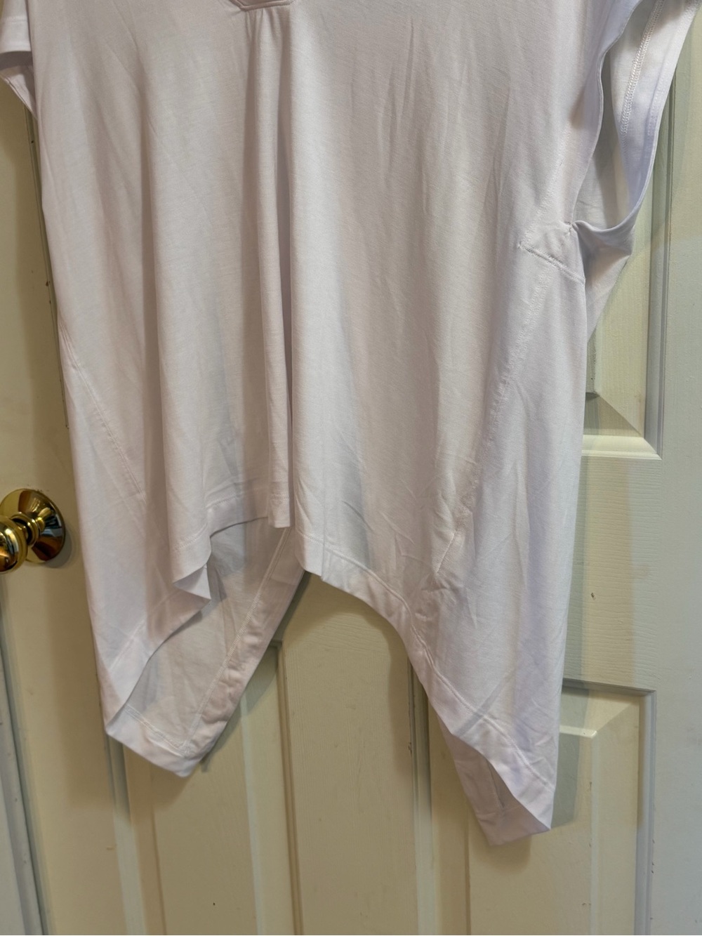 Athleta Hi-Low Asymmetrical V-Neck White Short Sleeve Athletic Top | M - Picture 5 of 12